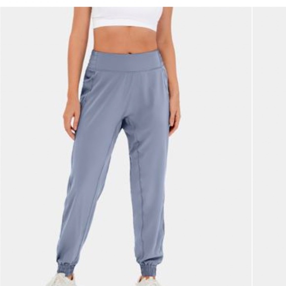 Women’s high waisted Halara Joggers. - Picture 2 of 2